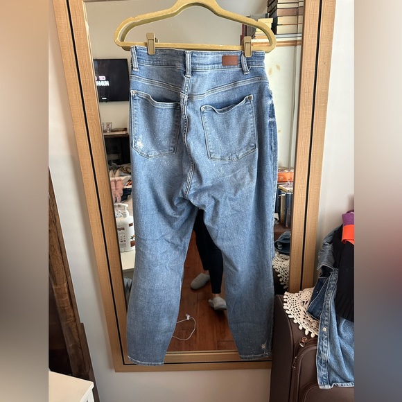 Judy Blue distressed denim jeans - Picture 3 of 3